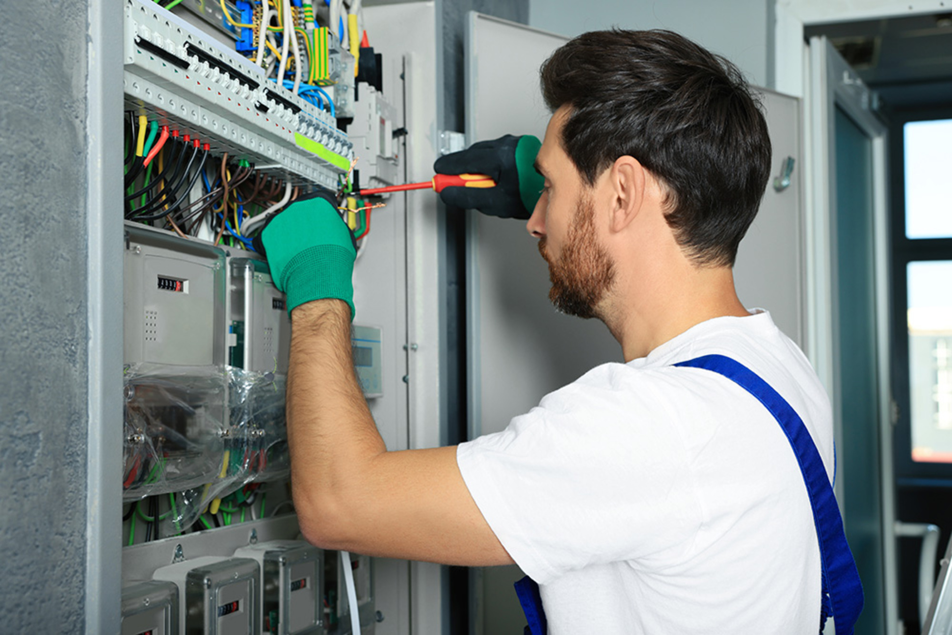 Nieder&shy;spannungs&shy;anlagen bei regio fuel electric GmbH in Steinbach Hallenberg